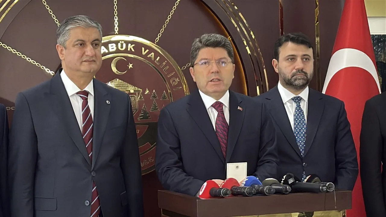 ADALET BAKANI YILMAZ TUNÇ, KARABÜK’TE YENİ YARGI YARGI PAKETİ İLE İLGİLİ KONUŞTU