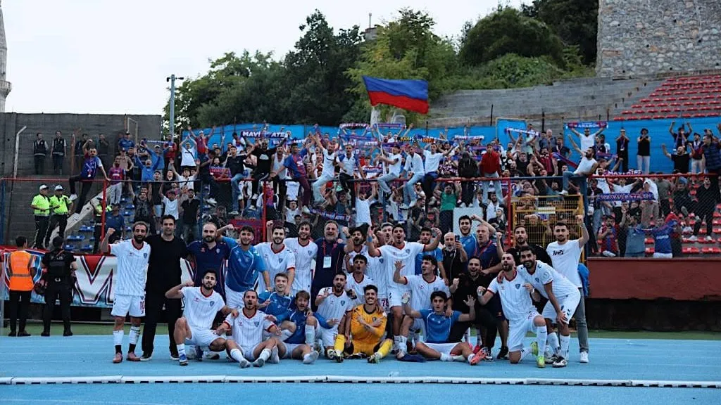 BATI KARADENİZ DERBİSİNİN KAZANANI KARABÜK İDMAN YURDU OLDU
