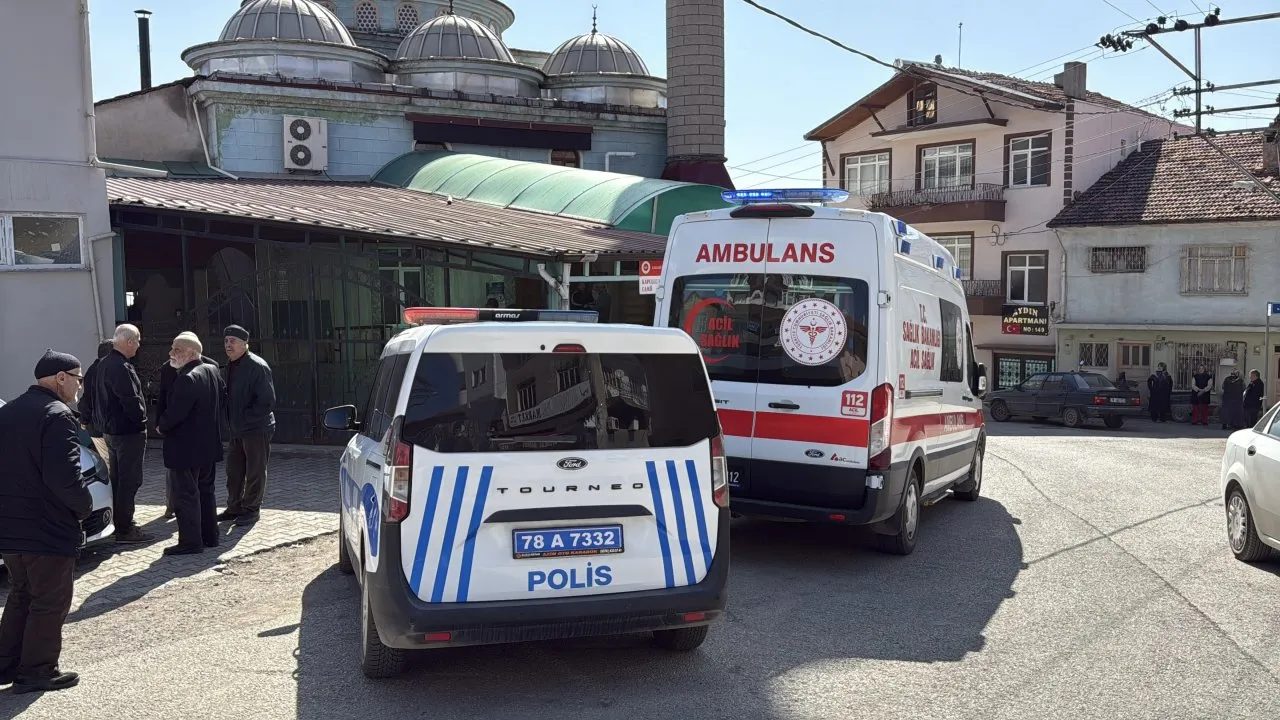 CUMA NAMAZI SIRADINDA YAŞAMINI KAYBETTİ
