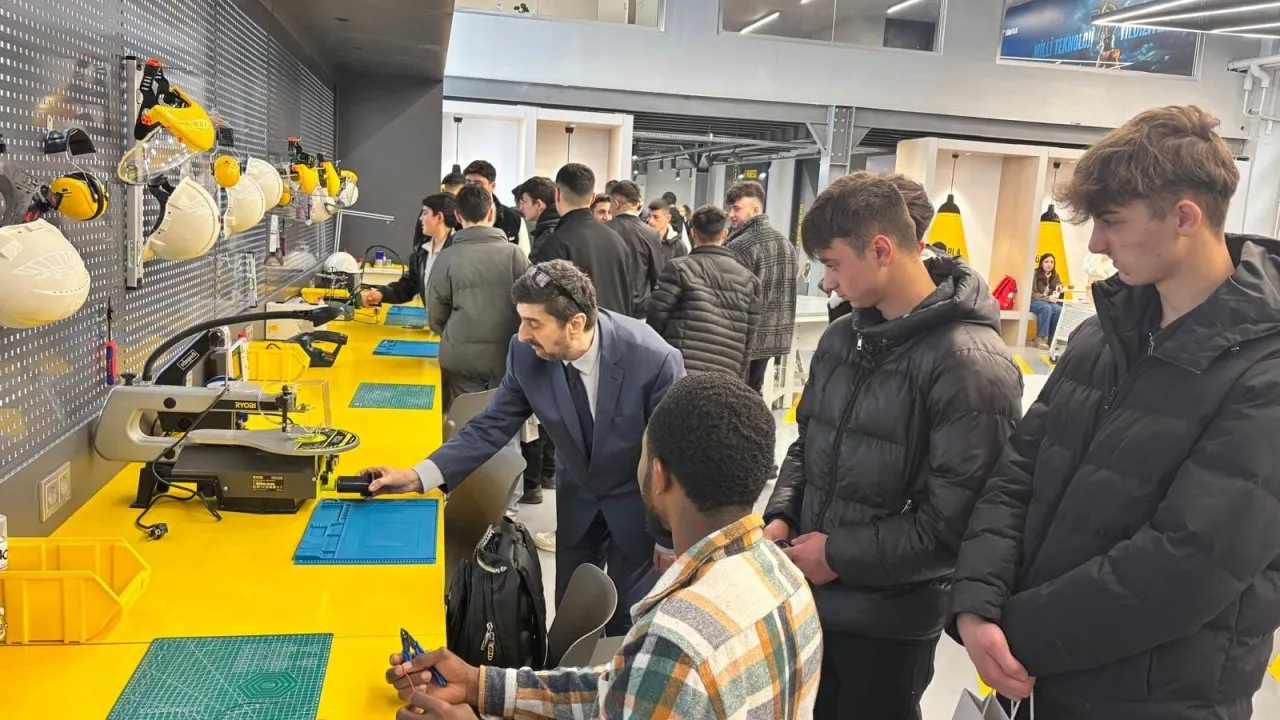 EFLANİ ÇPAL ÖĞRENCİLERİNE MESLEK SEÇİMİNE YÖNELİK TEKNİK GEZİ PROGRAMI DÜZENLENDİ