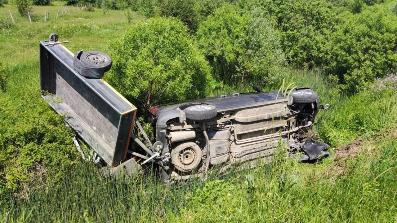 EFLANİ’DE YOL KENARINA DEVRİLEN OTOMOBİLDE; 1 KİŞİ YARALANDI