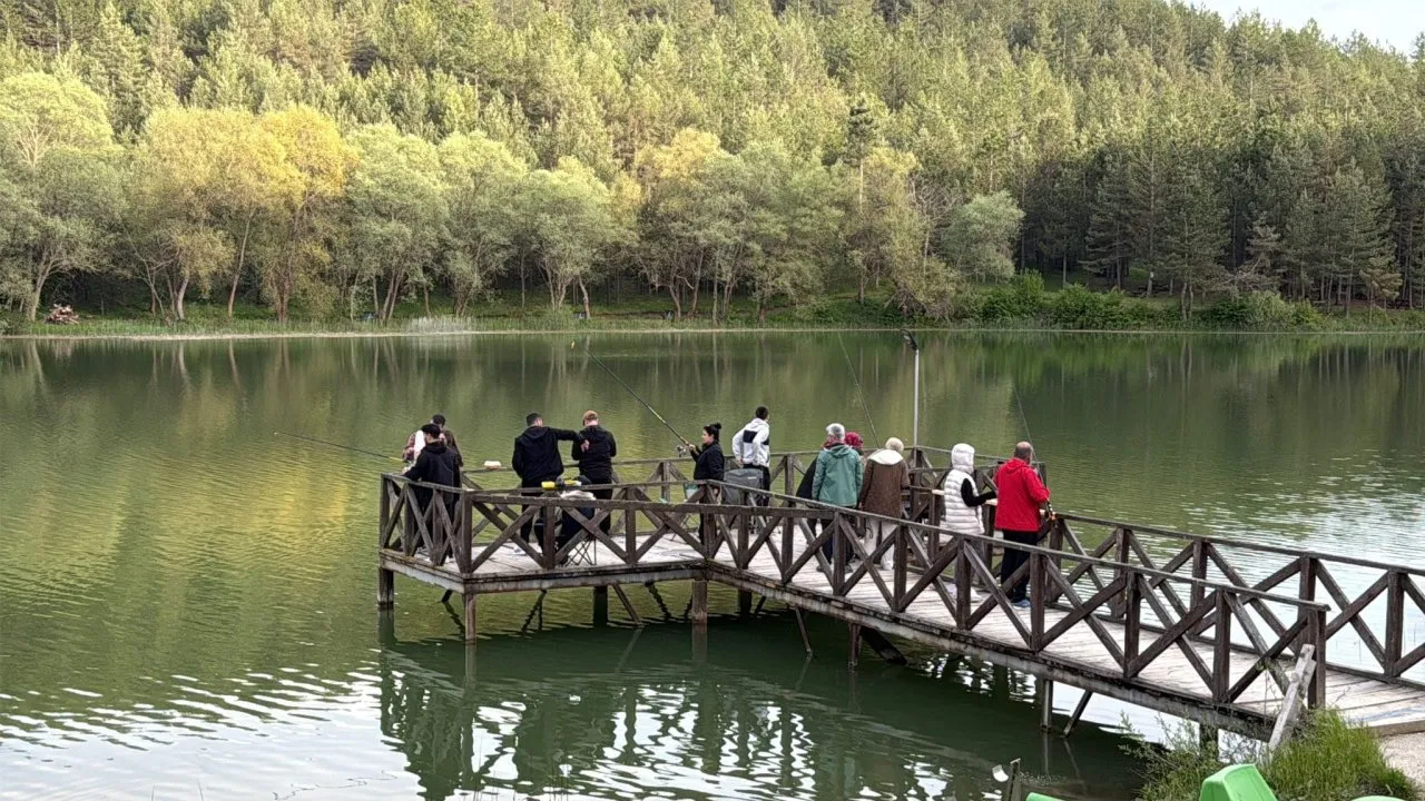 EFLANİ ORTAKÇILAR GÖLETİ BAYRAMDA ZİYARETÇİ AKININA UĞRADI