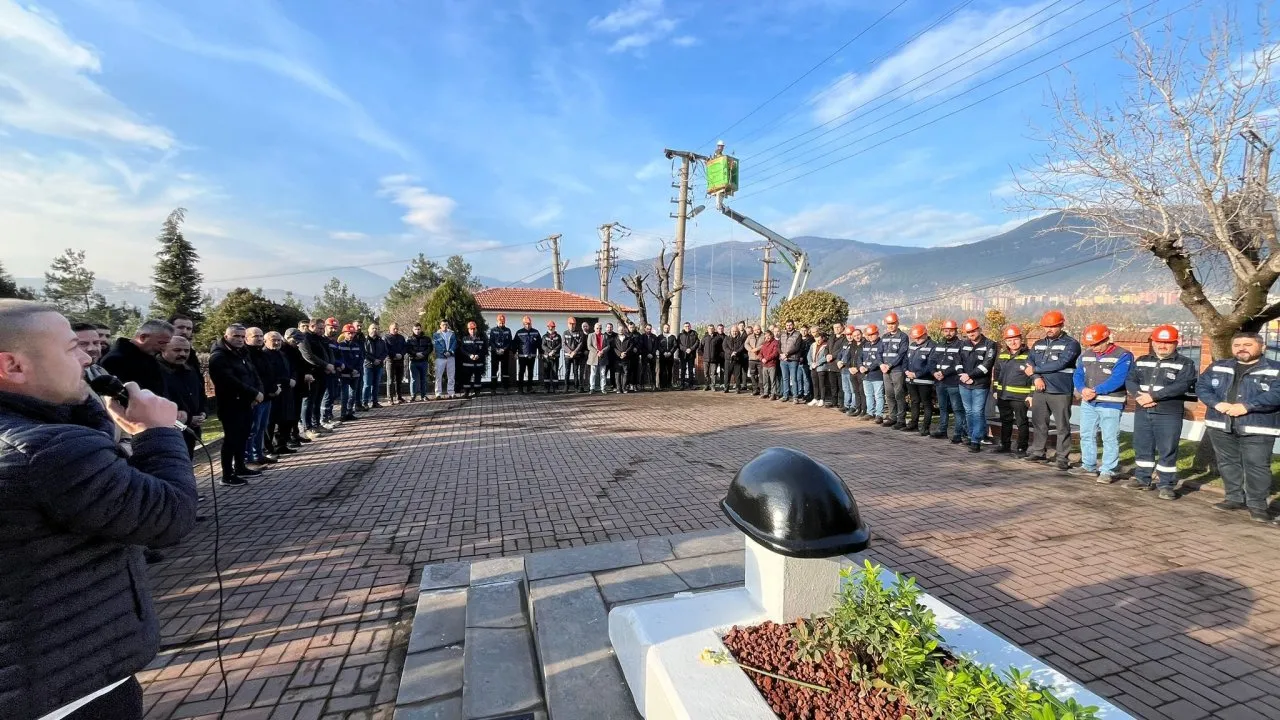EFSANE GENEL BAŞKAN METİN TÜRKER, VEFATININ 28. YIL DÖNÜMÜNDE MEZARINDA DUALARLA ANILDI