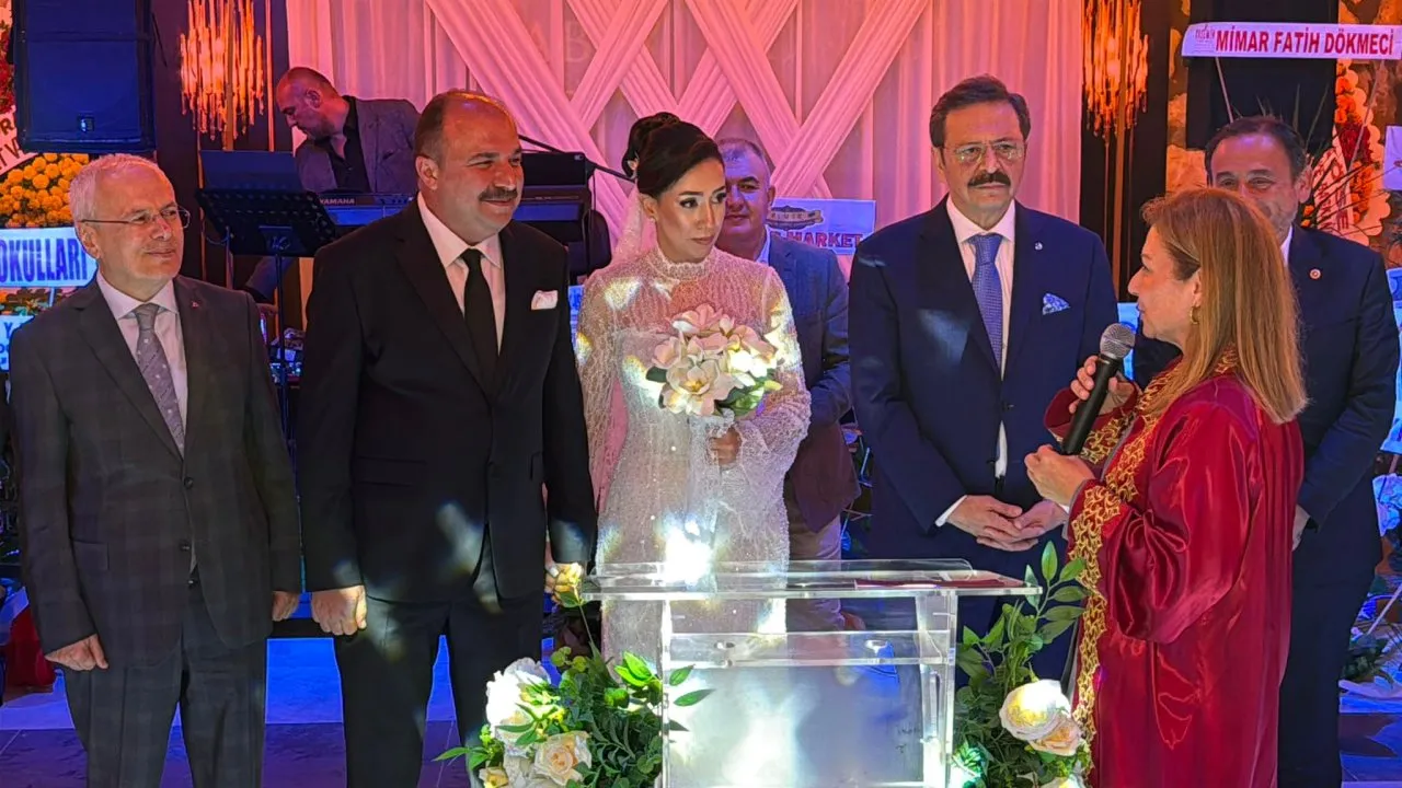 EROL İLE ESMA ALTUNTEPE ÇİFTİNİN GÖRKEMLİ DÜĞÜNÜ