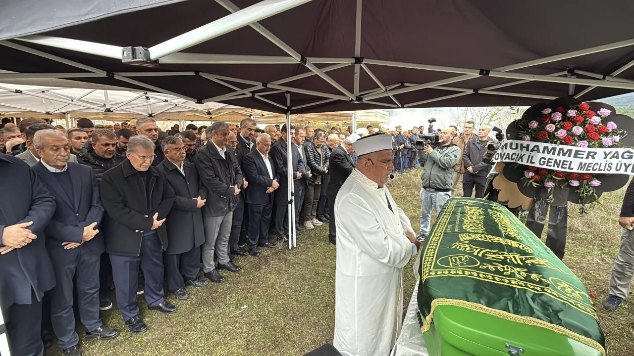 Eski TBMM Başkanı Mehmet Ali Şahin’in babası Abdullah Şahin son yolculuğuna uğurlandı
