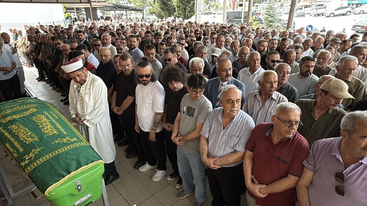 FİLYON ÇAYINA DÜŞEREK HAYATINI KAYBEDEN CHP’Lİ MUSTAFA ERTEN SON YOLCULUĞUNA UĞURLANDI