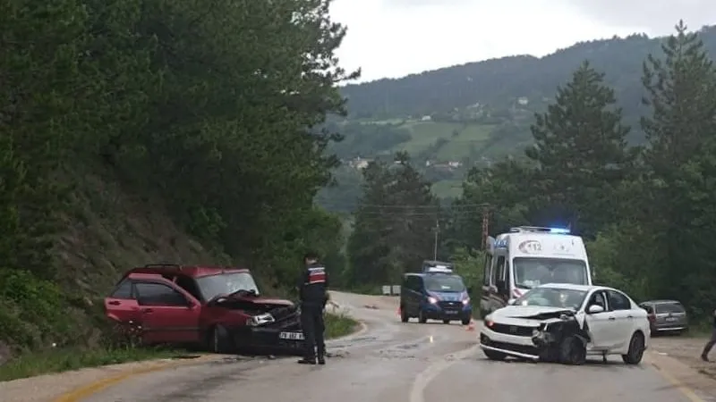 KARABÜK BARTIN KARAYOLUNDA FECİ KAZA: 8 KİŞİ YARALANDI