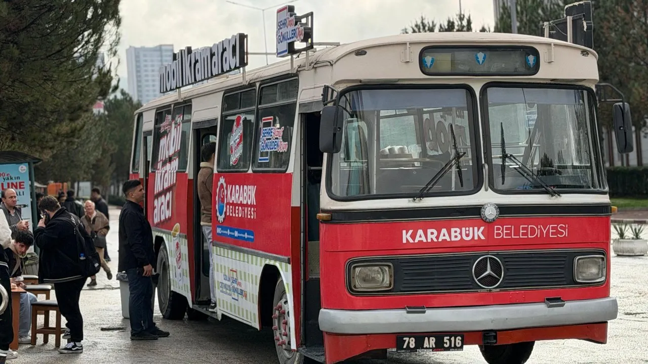 KARABÜK BELEDİYESİ’NDEN VATANDAŞA SICAK ÇORBA İKRAMI