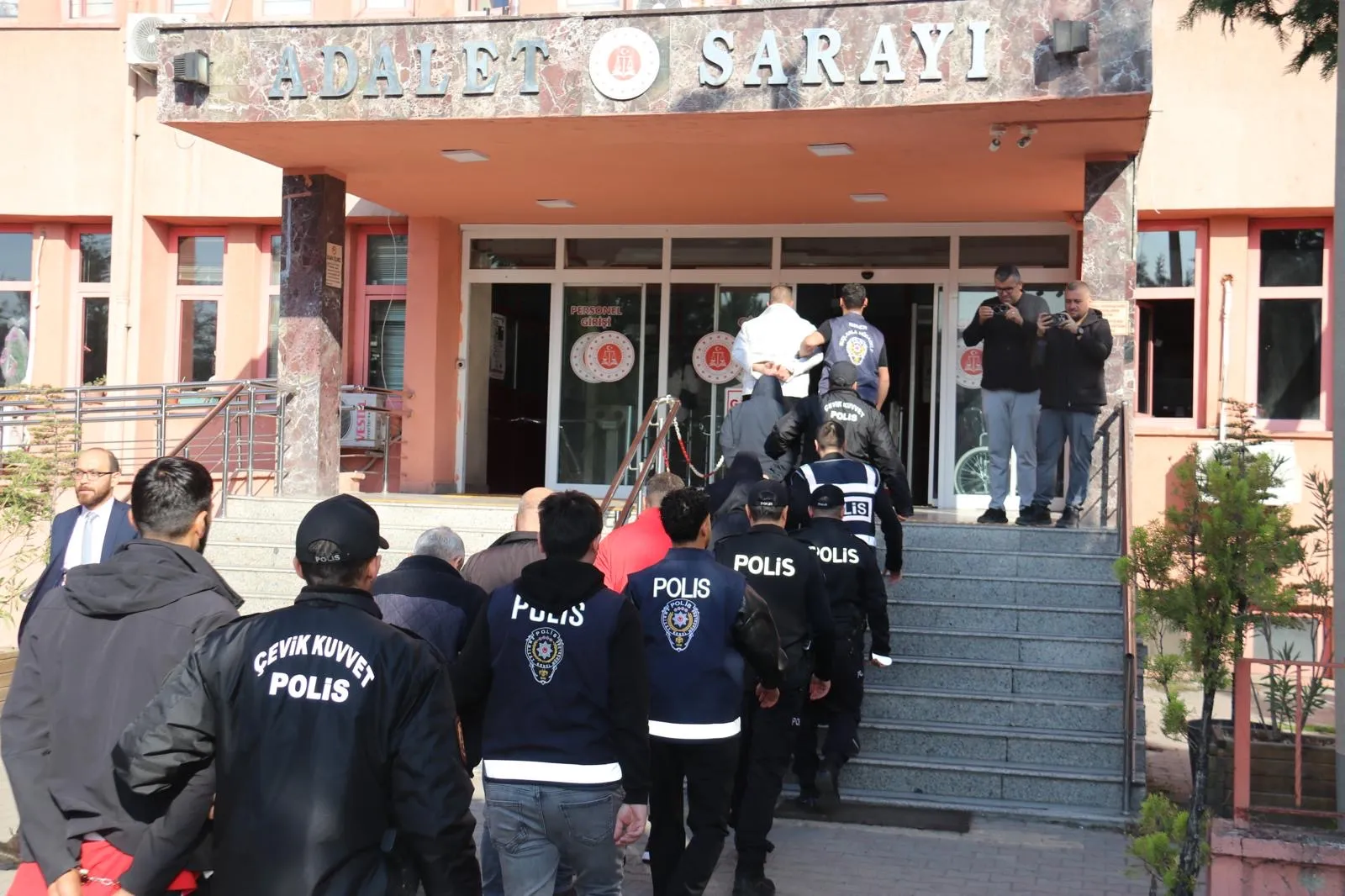 KARABÜK MERKEZLİ SİBER SUÇ OPERASYONU: 26 TUTUKLAMA