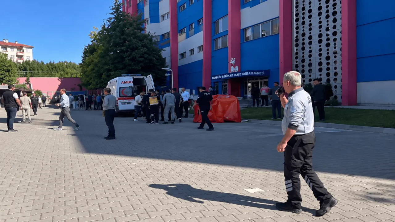 KARABÜK’TE 3. KATTAN DÜŞEN ÖĞRENCİ YARALANDI