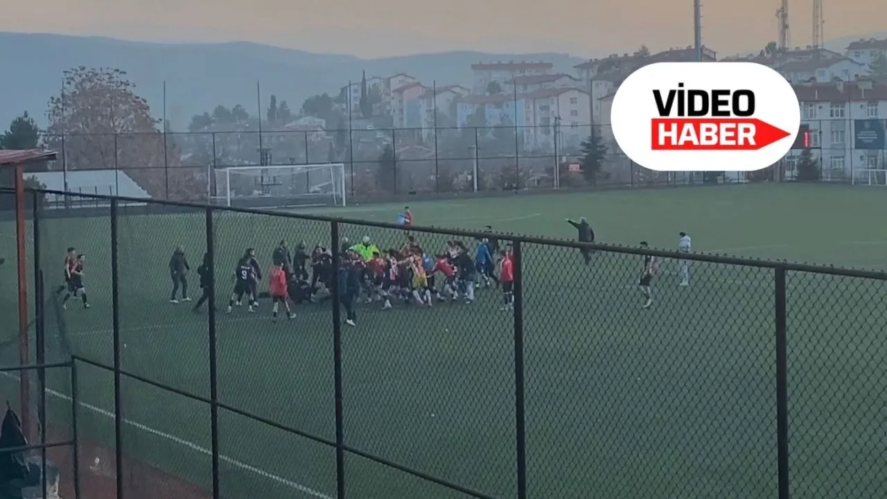 KARABÜK’TE AMATÖR LİG MÜCADELESİNDE TRİBÜN VE SAHADA OLAYLAR ÇIKTI