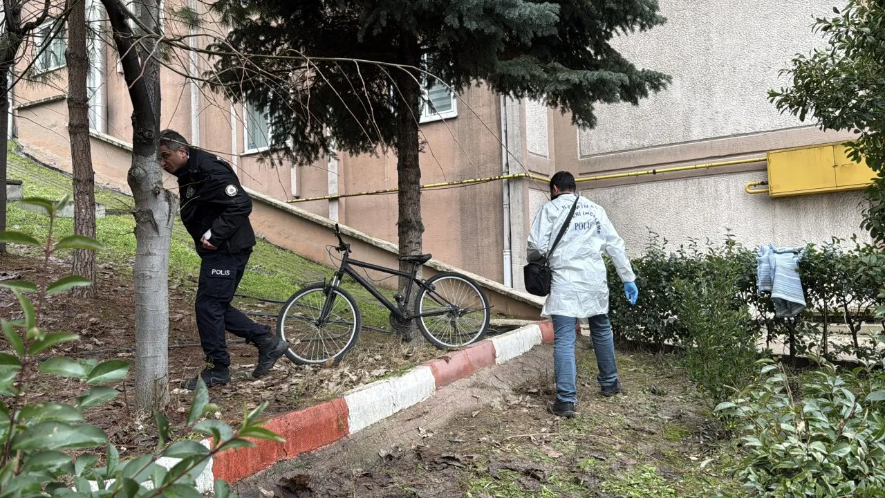 KARABÜK’TE APARTMANIN 5. KATINDAN DÜŞEN YAŞLI KADIN HAYATINI KAYBETTİ