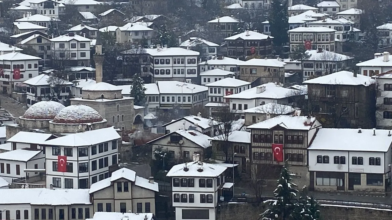 KARABÜK’TE EĞİTİME KAR ENGELİ