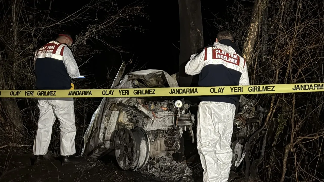KARABÜK’TE FECİ KAZA; SÜRÜCÜ YANARAK HAYATINI KAYBETTİ