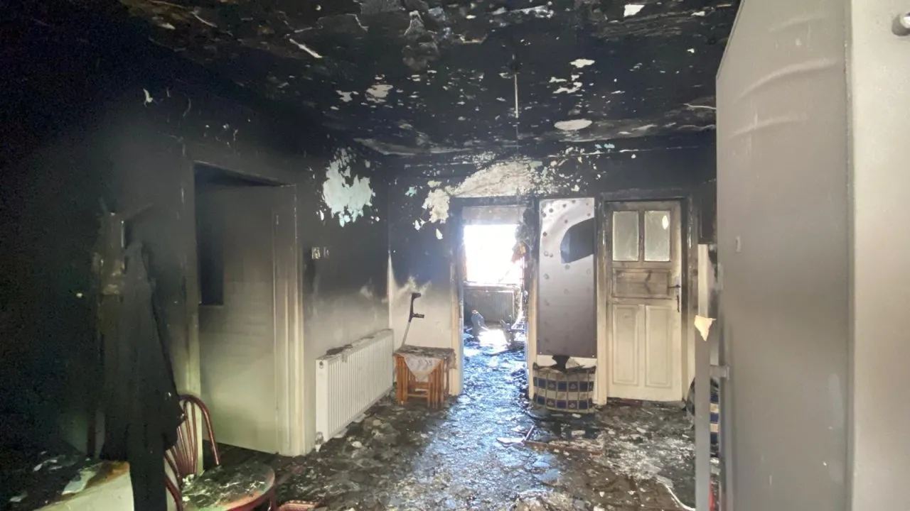 KARABÜK’TE İKİ KATLI EV YANGINDA KULLANILAMAZ HALE GELDİ