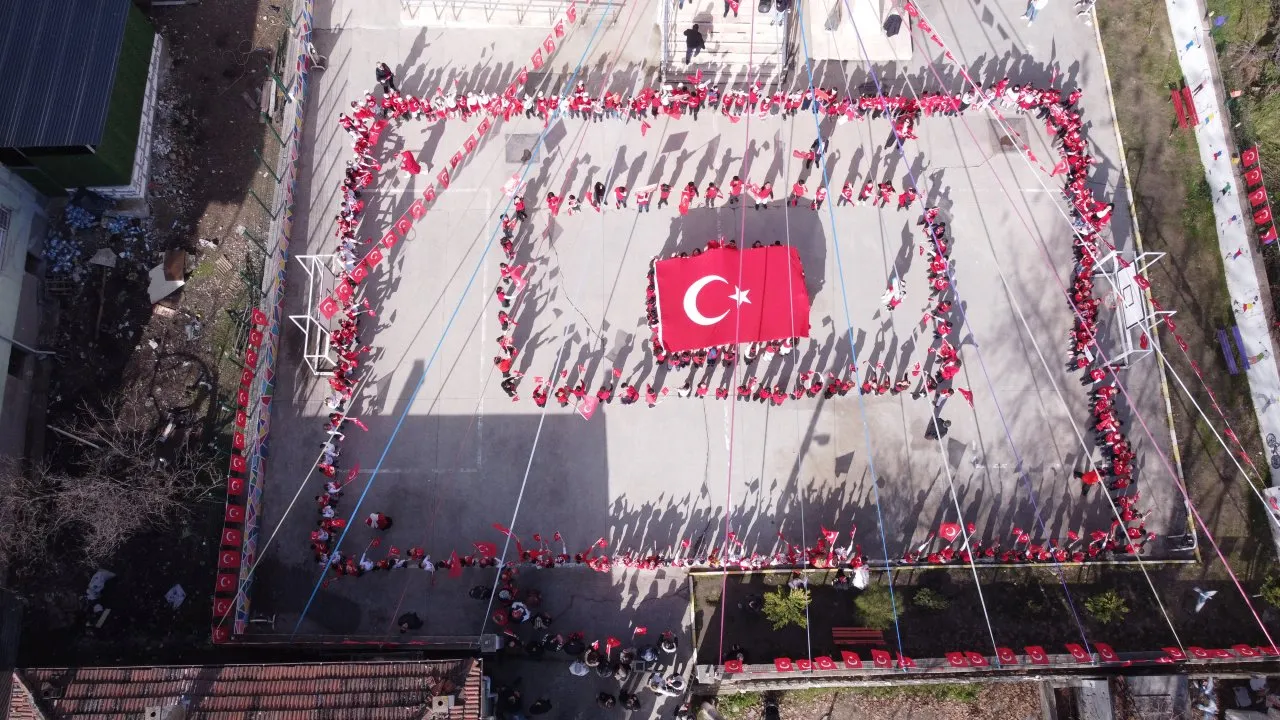 KARABÜK’TE “İSTİKLAL BAYRAKLA, İSTİKBAL MAARİFLE” FARKINDALIK ETKİNLİĞİ