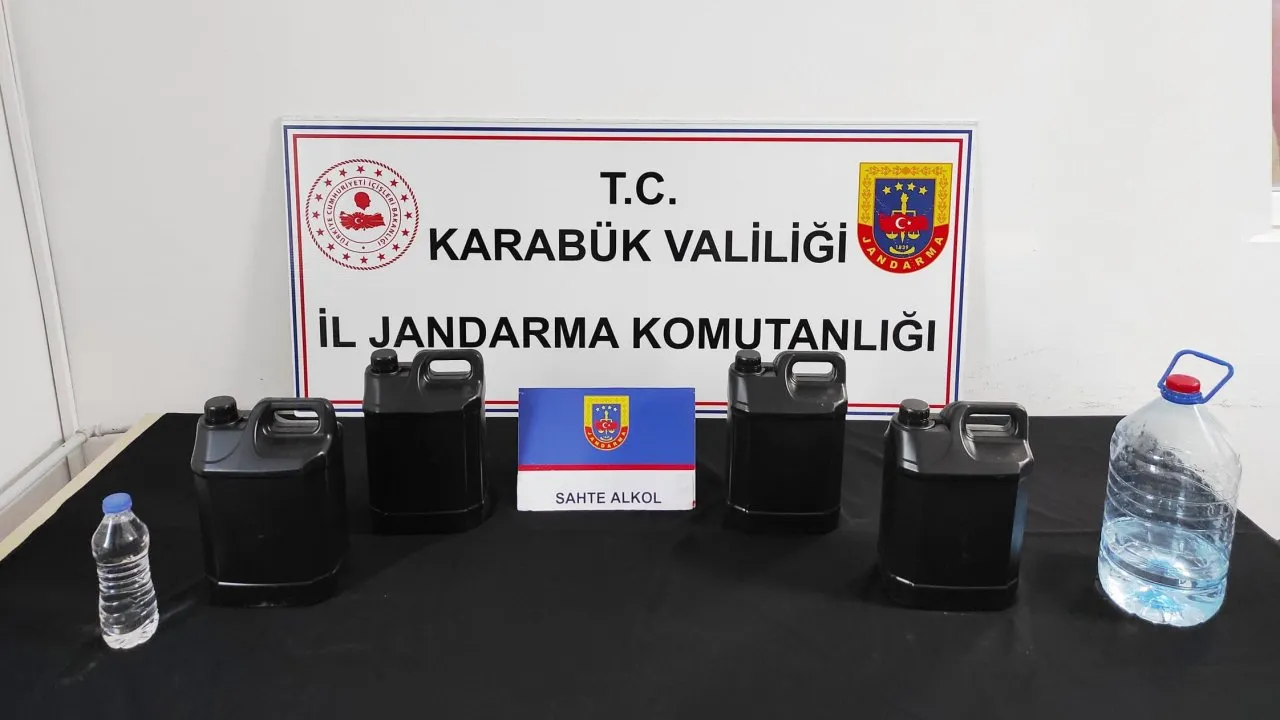 Karabük’te Jandarmadan Uyuşturucu ve Kaçak Alkol Operasyonu: 598 Hap ve 18 Litre El Yapımı Alkol Ele Geçirildi