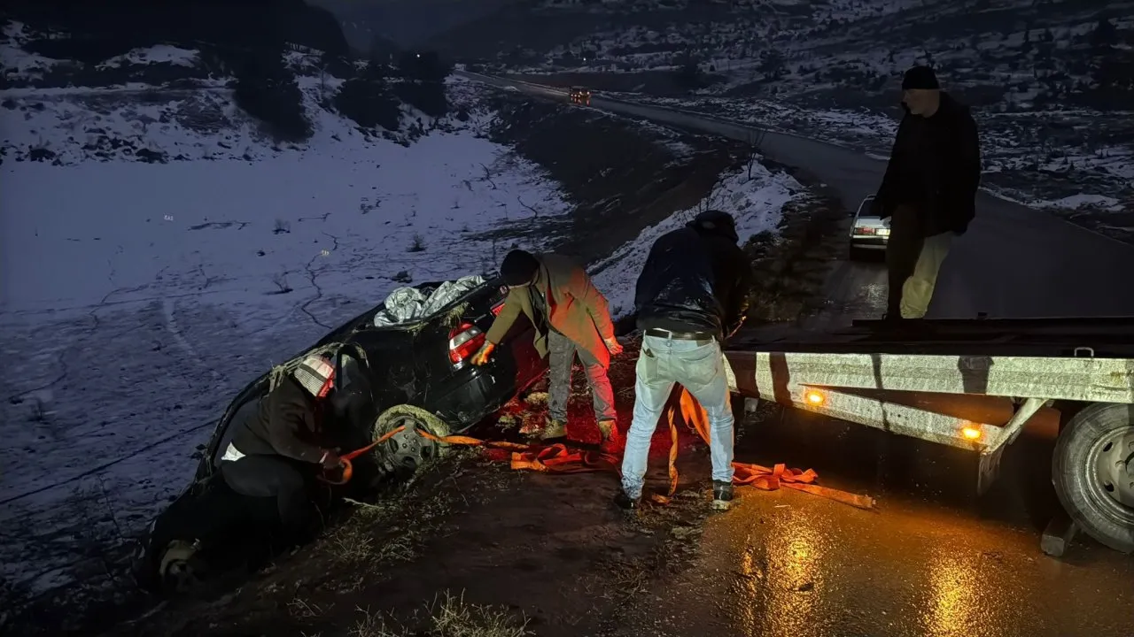 KARABÜK’TE KONTROLDEN ÇIKAN OTOMOBİL 50 METRE TAKLA ATTI: 1 YARALI