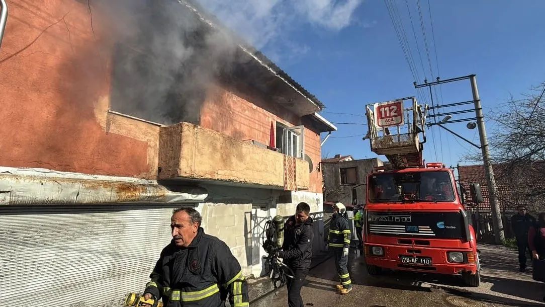 KARABÜK’TE MÜSTAKİL EVDE ÇIKAN YANGIN SÖNDÜRÜLDÜ