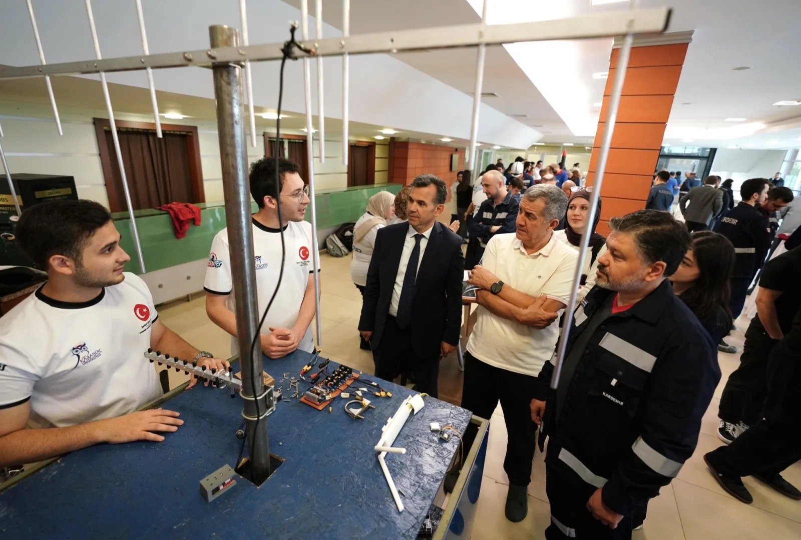 KARDEMİR’DEN GENÇLERİN TEKNOLOJİ YOLCULUĞUNA DESTEK