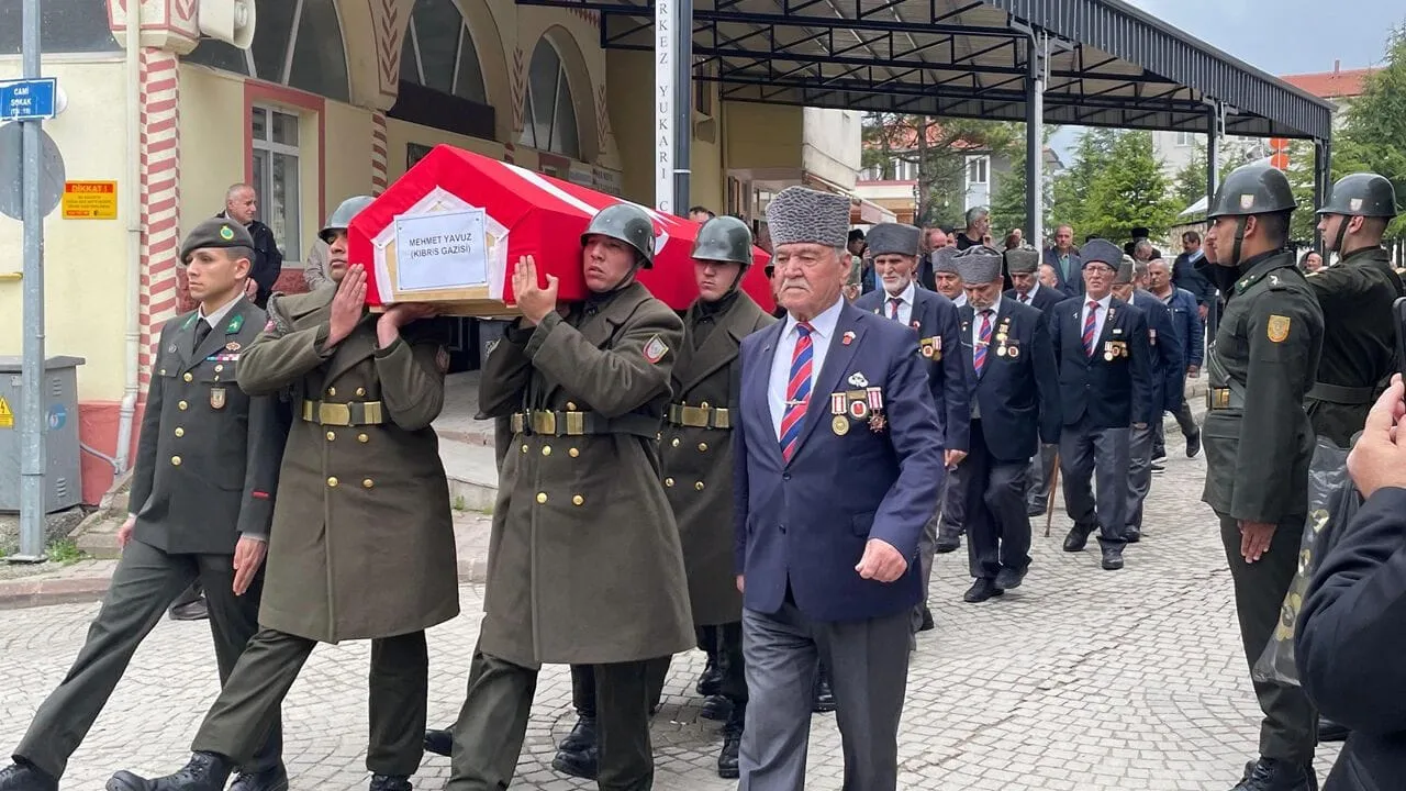KIBRIS GAZİSİ MEHMET YAVUZ SON YOLCULUĞUNA UĞURLANDI