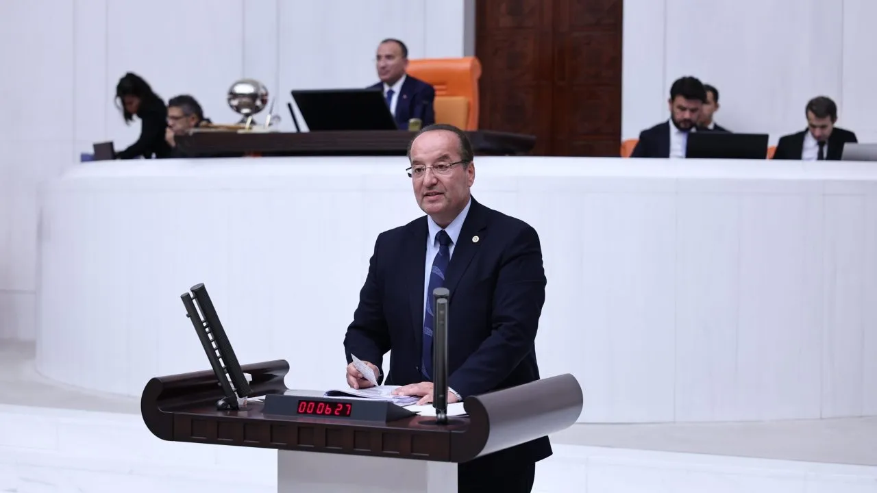 MİLLETVEKİLİ AKAY KARABÜK’ÜN DEPREM, KONUT VE ÇEVRE SORUNLARINI BAKAN KURUM’A İLETTİ