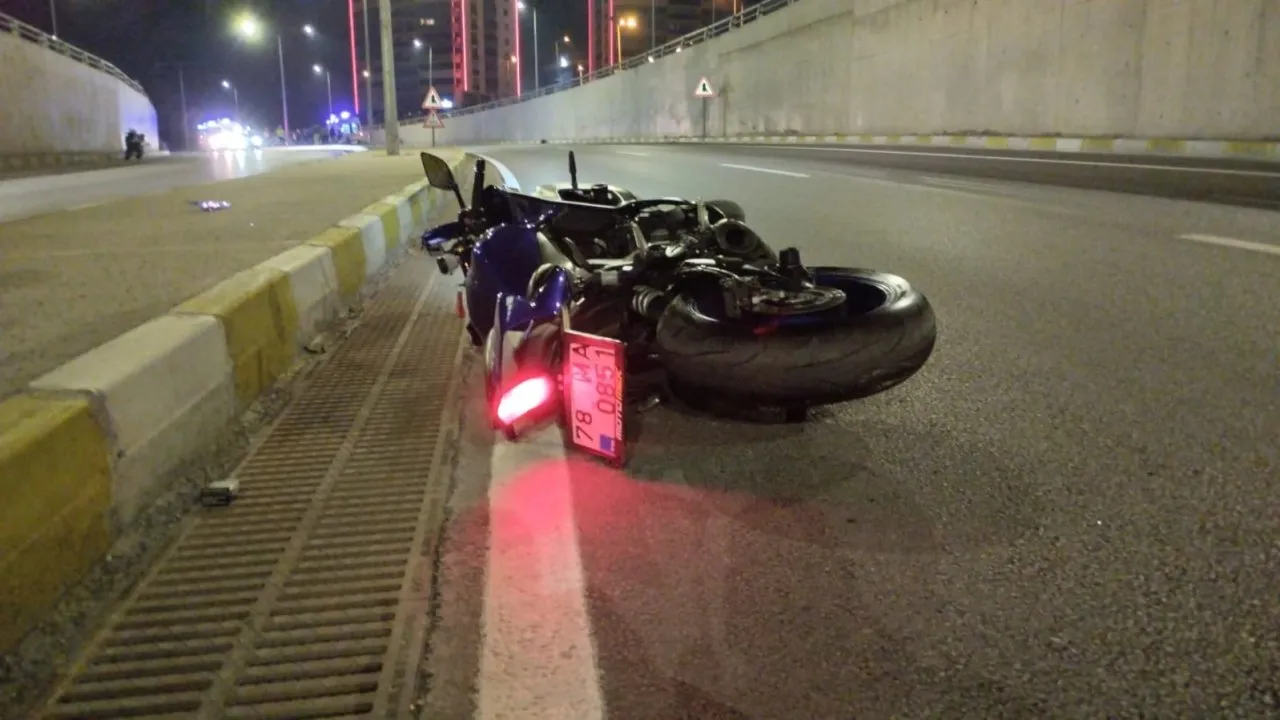 MOTOSİKLET KAZASINDA YABANCI UYRUKLU 2 ÖĞRENCİ HAYATINI KAYBETTİ