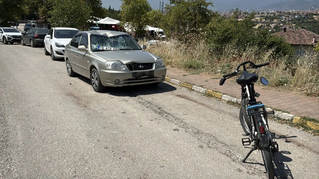 OTOMOBİL İLE ELEKTRİKLİ BİSİKLET ÇARPIŞTI; 1 AĞIR YARALI