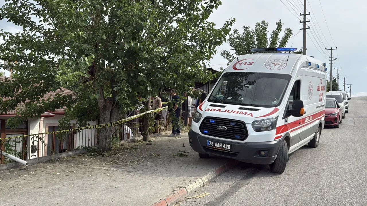 PEKMEZ HAZIRLIĞI YAPTIĞI EVDE ÖLÜ BULUNDU
