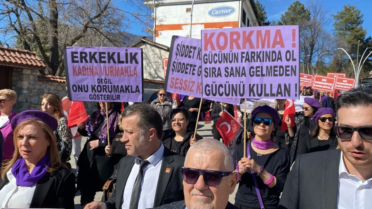 SAFRANBOLU’DA ‘CUMHURİYET KADINLARI YÜRÜYÜŞÜ’ DÜZENLENDİ