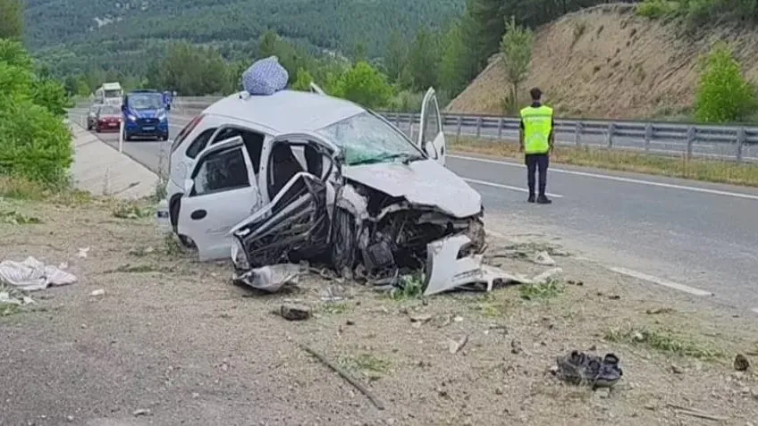 SAFRANBOLU’DA FECİ KAZA: 4 YAŞINDAKİ ÇOCUK HAYATINI KAYBETTİ, AİLEDEN 3 KİŞİ AĞIR YARALI