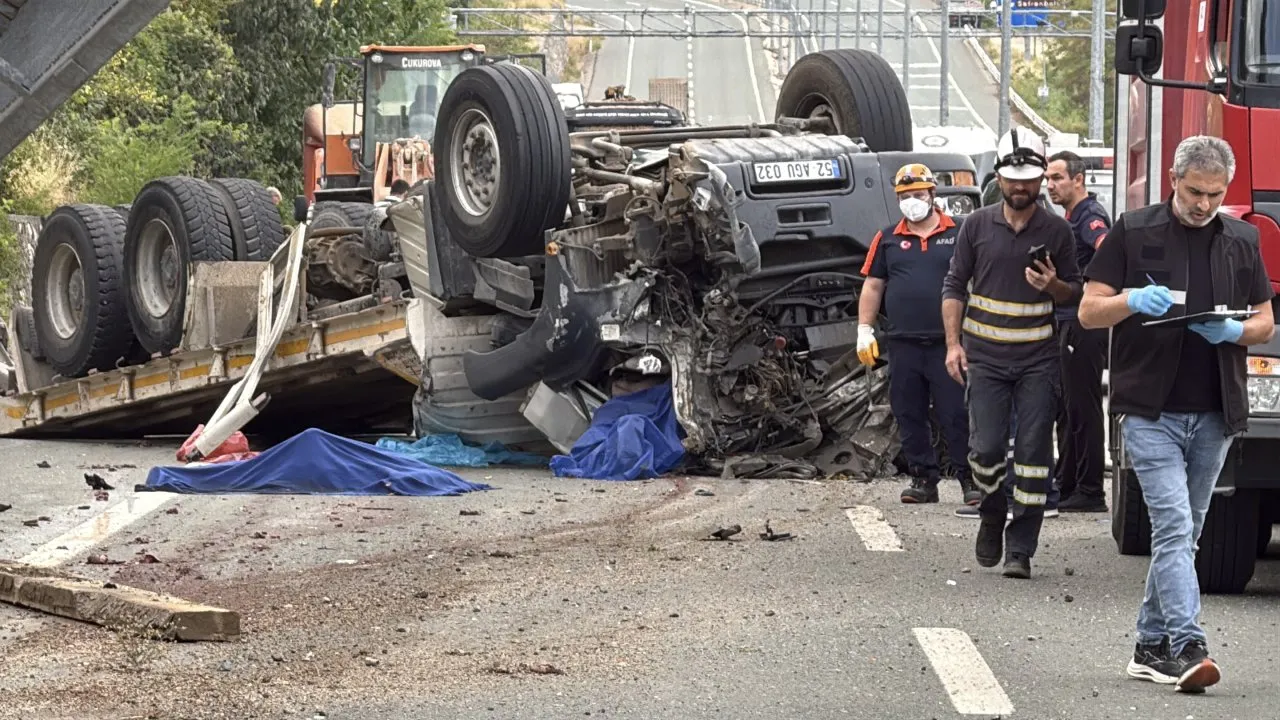 SAFRANBOLU’DA FECİ KAZA; ÇEKİCİ İLE MOTOSİKLET ÇARPIŞTI, 2 KİŞİ ÖLDÜ