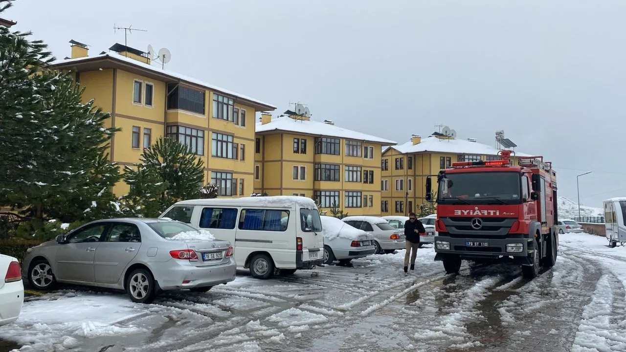 SAFRANBOLU’DA YANGIN PANİĞİ: 3’Ü ÇOCUK 4 KİŞİ DUMANDAN ETKİLENDİ