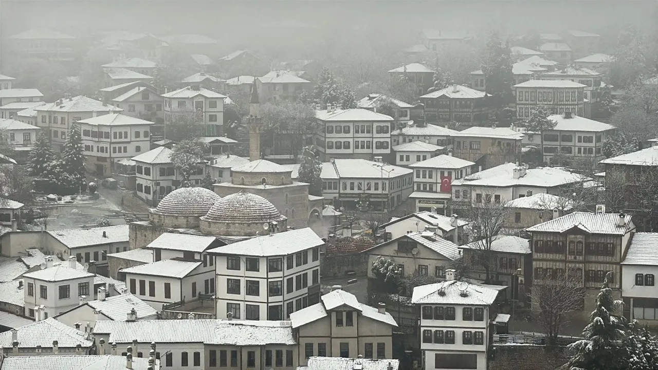 SAFRANBOLU’NUN ASIRLIK KONAKLARI KIŞ MASALINA DÖNDÜ
