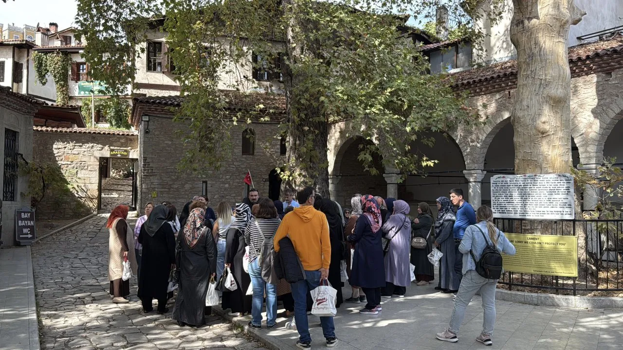 SAFRANBOLU TARİHİ ÇARŞI’DA HAFTA SONU YOĞUNLUĞU