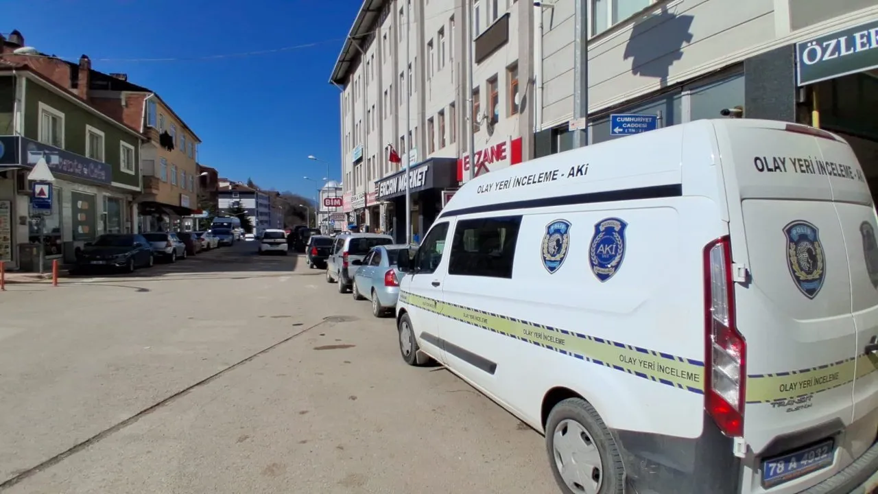 SÜRÜCÜ KURSU MÜDÜRÜ ODASINDA ÖLÜ BULUNDU