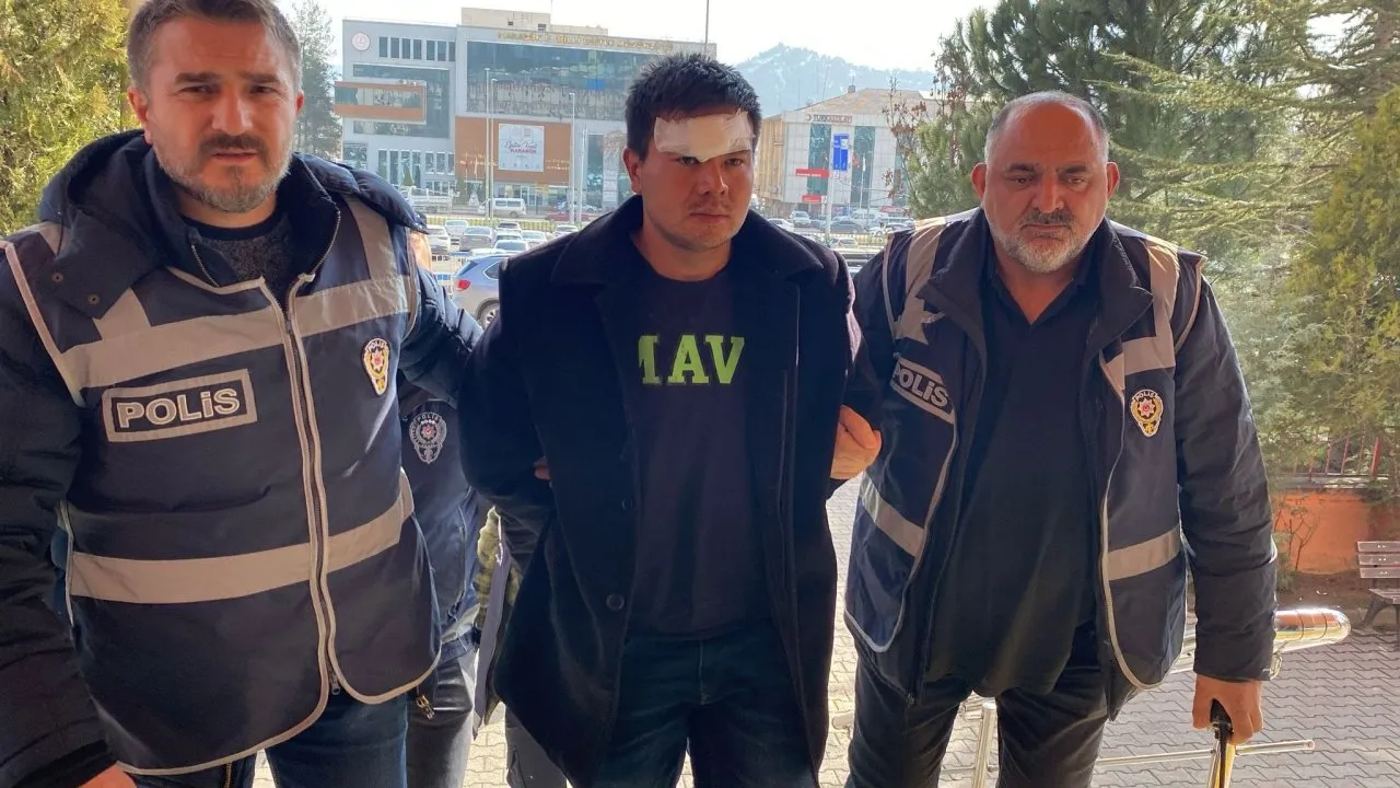 TAKSİ ŞOFÖRÜNÜN DİKKATİ CİNAYET ŞÜPHELİSİNİ YAKALATTI