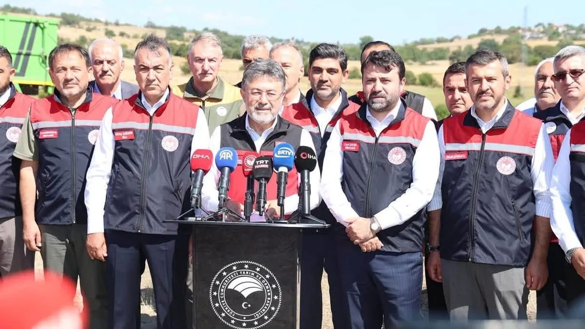 TARIM VE ORMAN BAKANI YUMAKLI, EFLANİ’DE BUĞDAY HASAT TÖRENİNE KATILDI