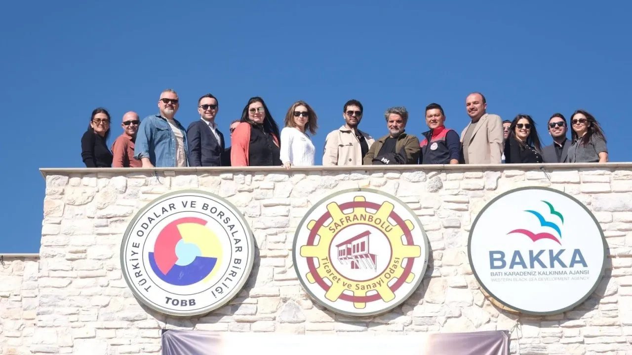 TARIMIN PARLAYAN YILDIZI SAFRANOVA’DA YILDIZLAR GEÇİDİ