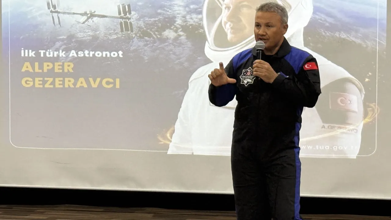 TÜRKİYE’NİN İLK ASTRONOTU ALPER GEZERAVCI SAFRANBOLU’DA ÖĞRENCİLERLE BULUŞTU