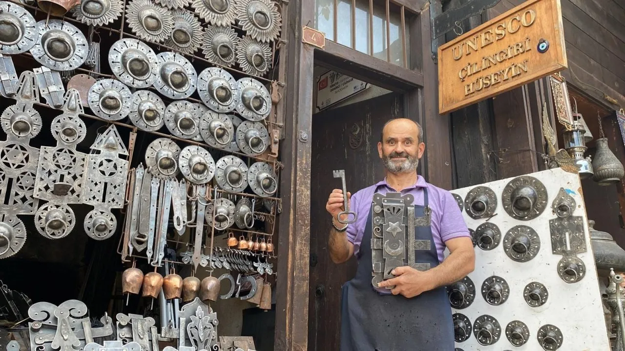 UNESCO ÇİLİNGİRİ’NİN YAPTIĞI METAL ÜRÜNLER KONAKLARI SÜSLÜYOR