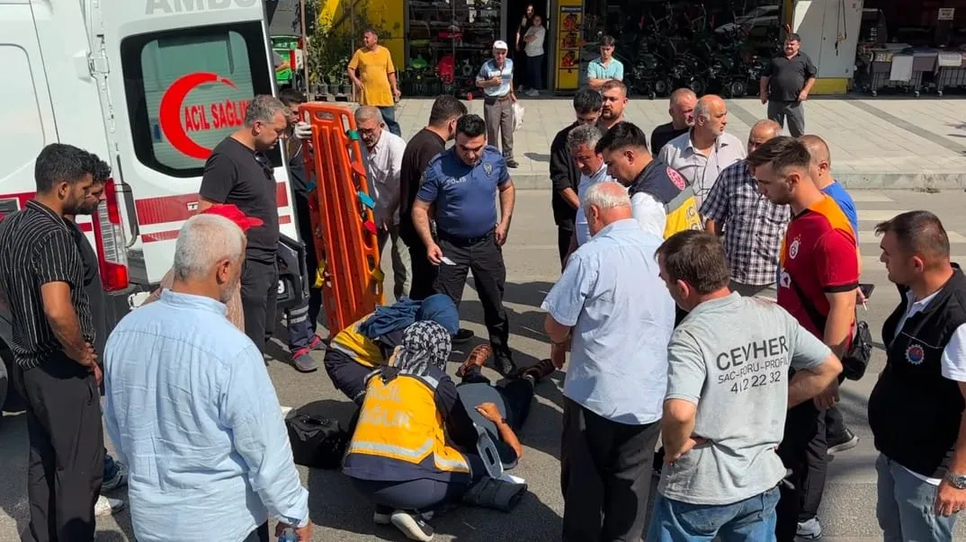 YOLUN KARŞISINA GEÇMEYE ÇALIŞAN YAYA OTOMOBİLİN ÇARPMASI SONUCU YARALANDI