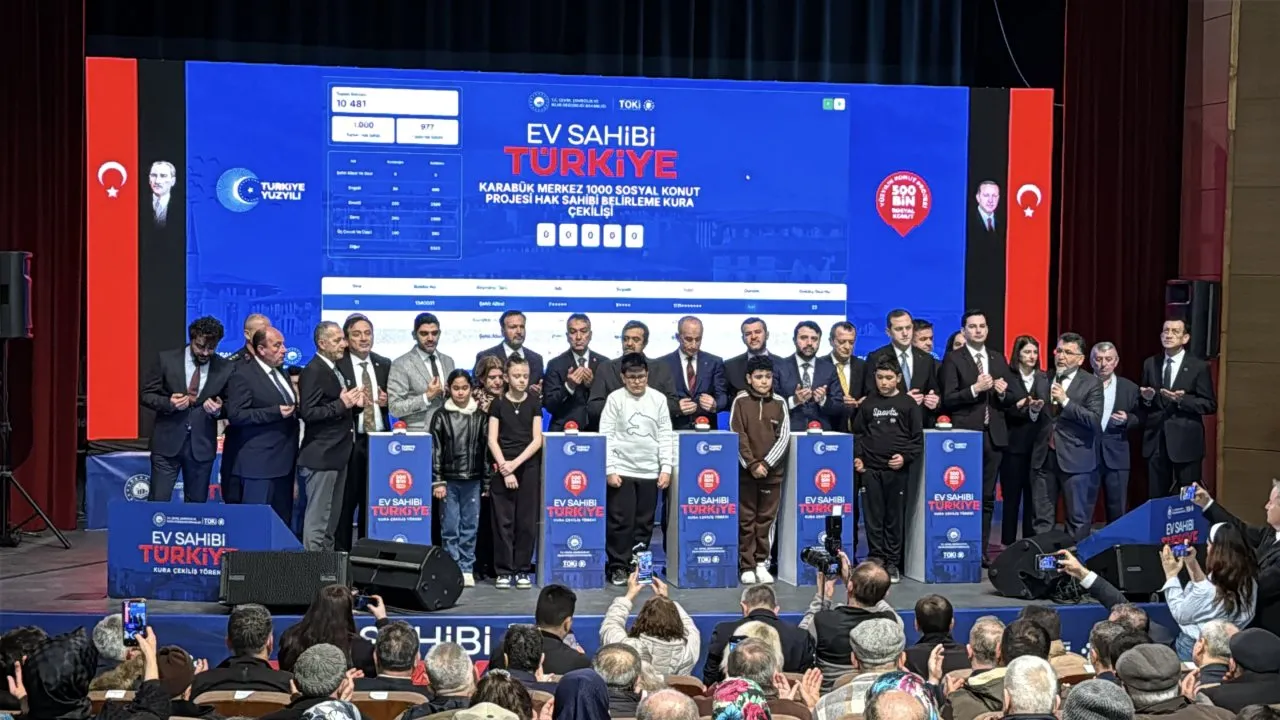 ‘YÜZYILIN KONUT PROJESİ’NDE KURA ÇEKİMİ YAPILDI